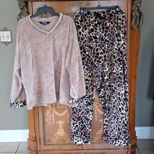 * 0423 Soft & Cozy Leopard Pajama Set